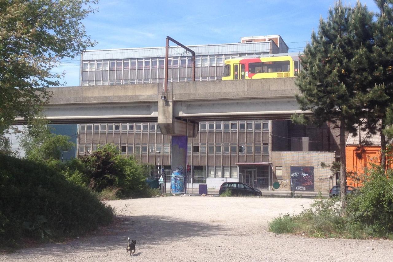 Ghostel 1st - Aventure Alternative - - Arts-factory-experience - For Artists, Makers And Open Minds - Attention, We Are Not A And Are Not Adapted For Everybody - Read Host Warnings Before Reservation - Www,providence,be Asbl Alloggio in famiglia
