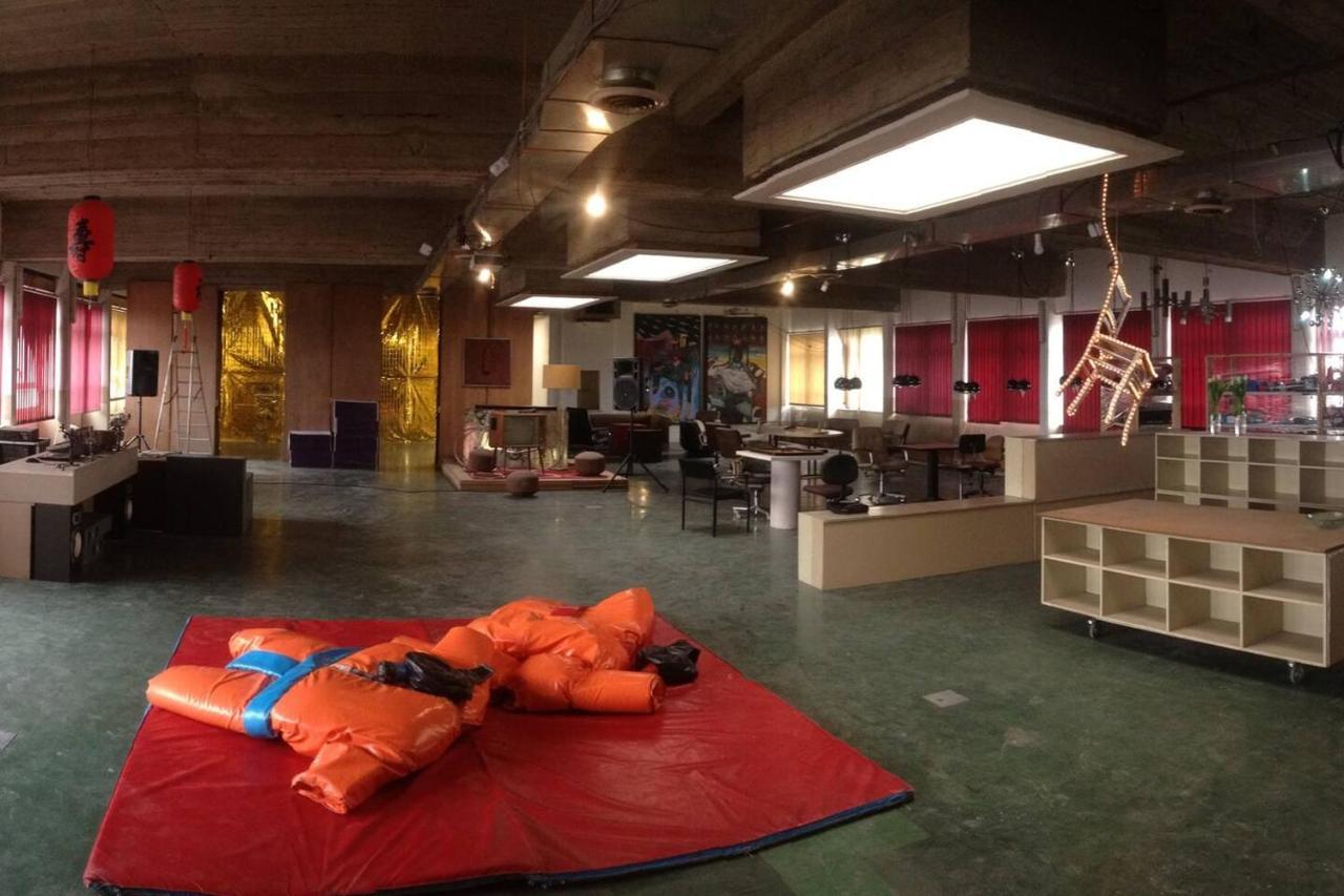 Ghostel 1st - Aventure Alternative - - Arts-factory-experience - For Artists, Makers And Open Minds - Attention, We Are Not A And Are Not Adapted For Everybody - Read Host Warnings Before Reservation - Www,providence,be Asbl * Charleroi